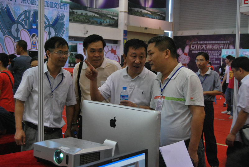 学院院长、党委书记于锦杰来临动漫节现场指导工作