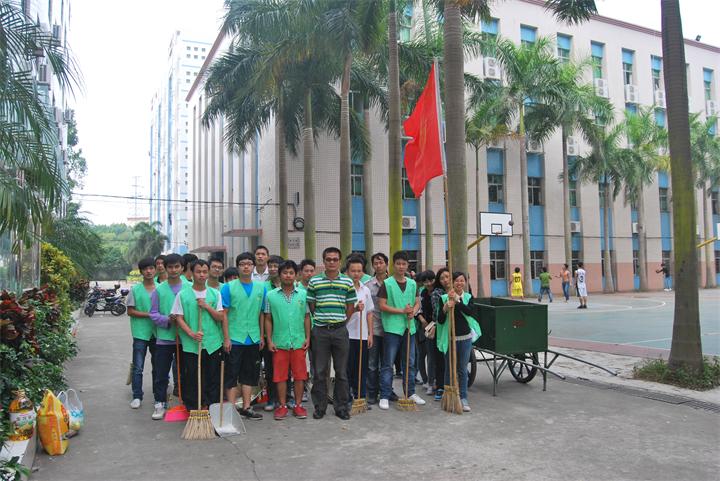 机械系团委"学习雷锋,携爱同行"活动_湛江市技师学院